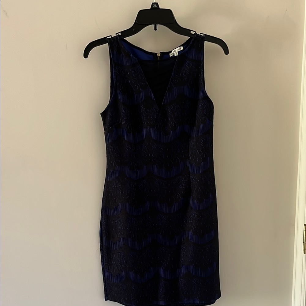 Elegant Black and Blue Sleeveless Dress